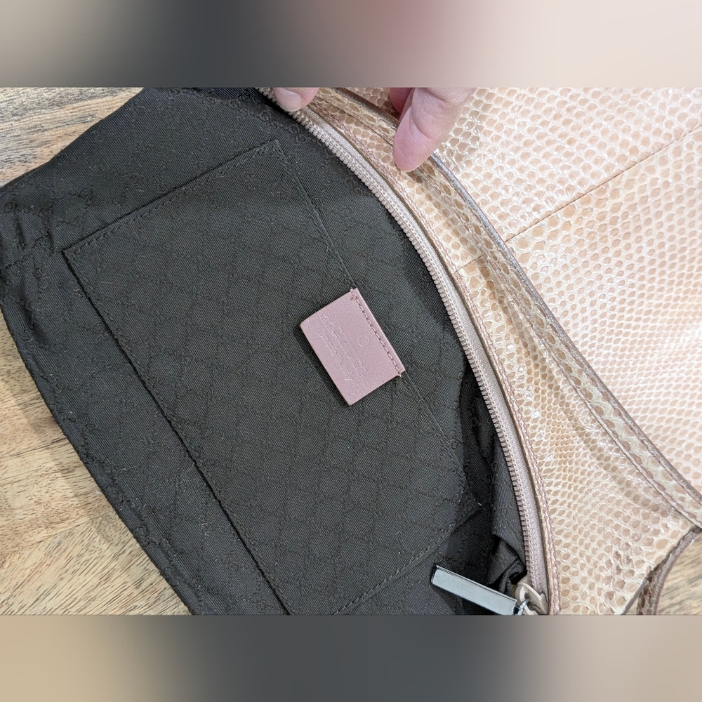 GUCCI Vintage Python Shoulder Bag From Their Exotic Leather Collection - Picture 14 of 17
